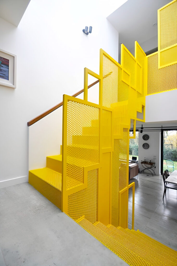 escalier jaune